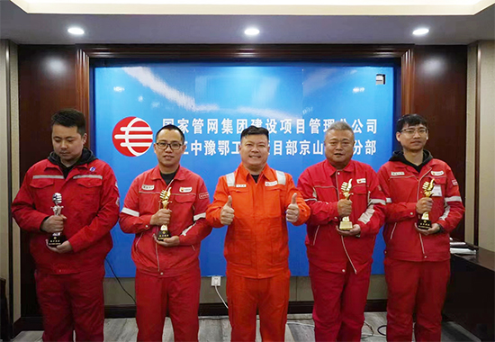 图为：绩效考核颁奖现场 拷贝.jpg